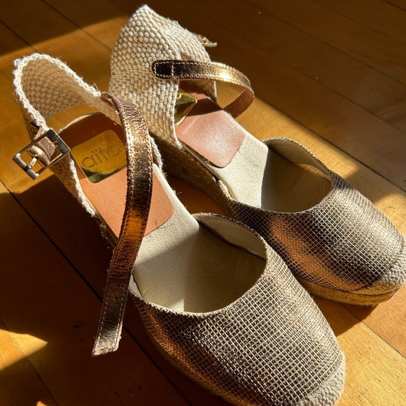 Gold espadrilles - Picture 1 of 6